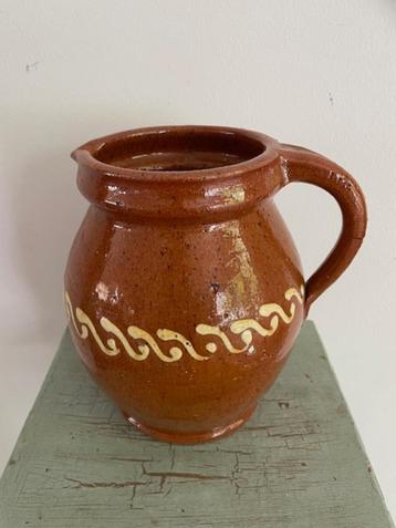 Vintage aardewerk / keramiek kan met decoratie. 21 cm. beschikbaar voor biedingen