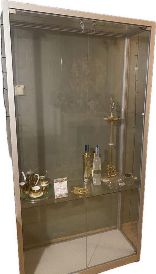 Vitrine kast met slot, Huis en Inrichting, Kasten | Vitrinekasten, Zo goed als nieuw, 150 tot 200 cm, 25 tot 50 cm, Glas, Ophalen of Verzenden