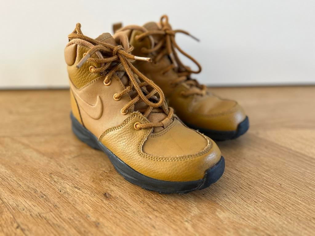 Nike kinderschoenen zgan maat 32 (eu), Ophalen of Verzenden, Zo goed als nieuw, Jongen of Meisje, Schoenen