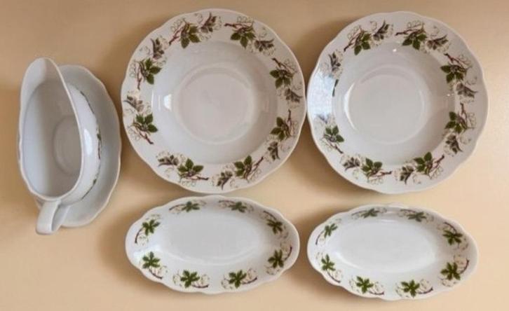 MZ Czechoslovakia borden/saus schaal en ovale schalen, Huis en Inrichting, Keuken | Servies, Zo goed als nieuw, Bord(en), Overige stijlen