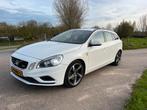 Volvo V60 T3 Start/stop 150pk 2011 Wit, Auto's, Volvo, Voorwielaandrijving, 1596 cc, 15 km/l, 74 €/maand