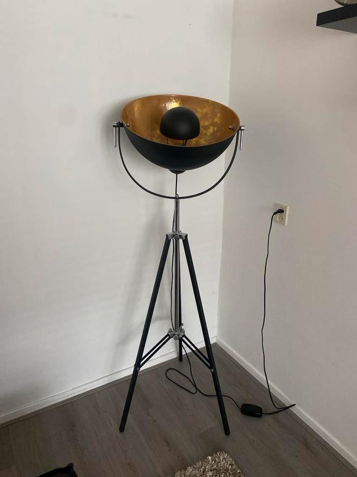Mooie Staande Lamp golden sun, Huis en Inrichting, Lampen | Vloerlampen, Zo goed als nieuw, 150 tot 200 cm, Metaal, Ophalen of Verzenden