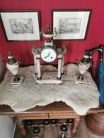 Klokkenstel marmer brons in prima staat, Antiek en Kunst, Ophalen