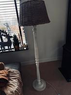 staandelamp / vloerlamp houte witte voet/ rietelampekap, Ophalen, Zo goed als nieuw, 150 tot 200 cm