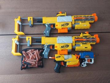 Nerf guns (4x) met accessoires & een bult pijltjes beschikbaar voor biedingen