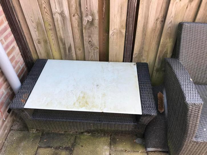 Tuintafel gratis, Tuin en Terras, Bergingen en Tuinkasten, Gebruikt, Overige typen, Kunststof, Ophalen of Verzenden