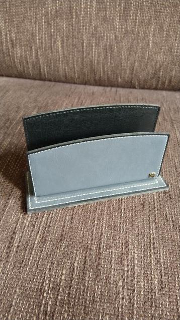 Vintage lederen Henzo brievenstandaard  beschikbaar voor biedingen