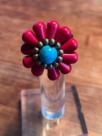 Elastische Bloemenring - Rood & Turquoise, Sieraden, Tassen en Uiterlijk, Ringen, Kunststof, Nieuw, Ophalen of Verzenden, 17 tot 18