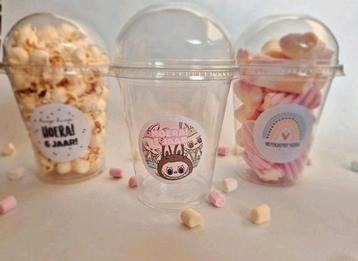 Traktatie bekers  beschikbaar voor biedingen