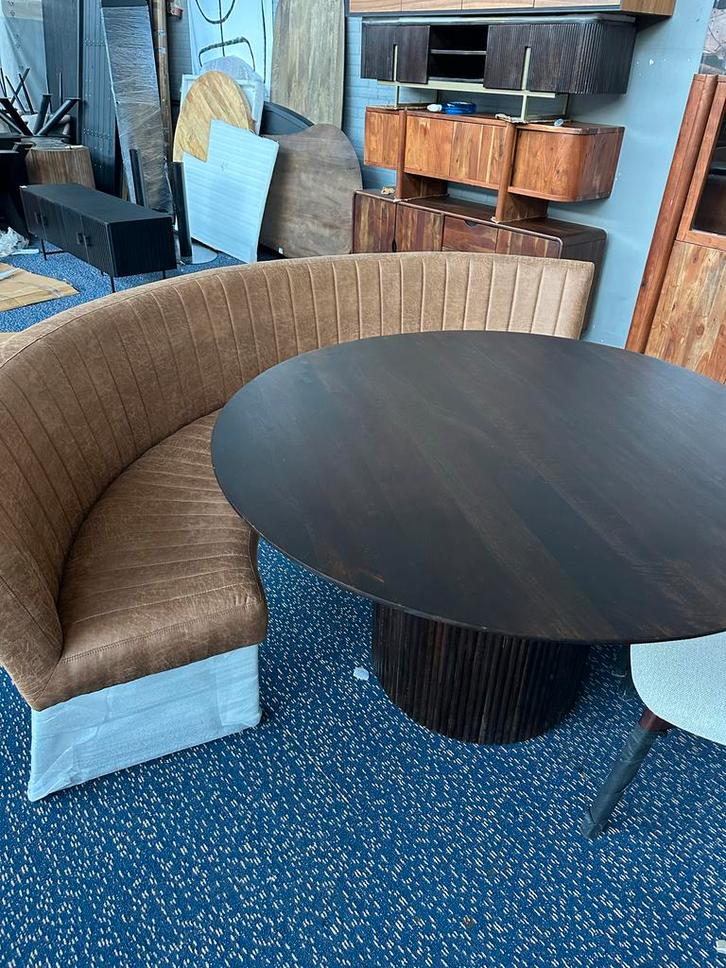 Nieuwe Designer Eettafel - Ronde Tafel met Unieke Voet, Huis en Inrichting, Tafels | Eettafels, Nieuw, 100 tot 150 cm, Vier personen