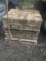 +/- 15 m2 betonklinkers gestapeld op pallets, Tuin en Terras, Tegels en Klinkers, Ophalen, Klinkers, Zo goed als nieuw, 10 m² of meer
