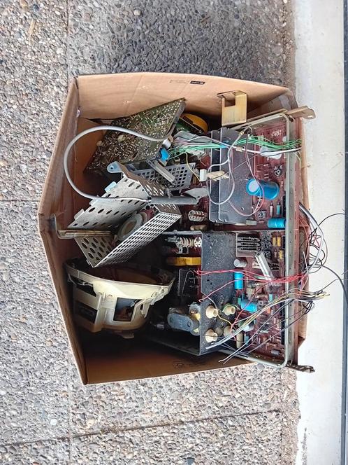 Elektronica uit Philips kleurentelevisie K11, Antiek en Kunst, Antiek | Tv's en Audio, Ophalen of Verzenden