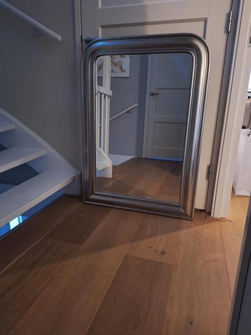 Spiegel beschikbaar voor biedingen