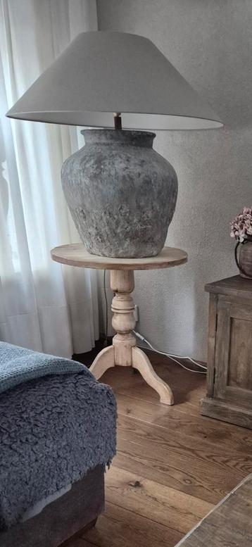 Wijntafel/Bijzettafel beschikbaar voor biedingen