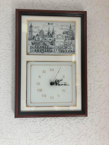 Wandklok beschikbaar voor biedingen