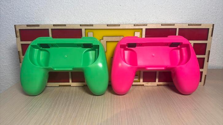 Joy Con houder / Controller Nintendo Switch, Spelcomputers en Games, Games | Nintendo Switch, Zo goed als nieuw, Avontuur en Actie