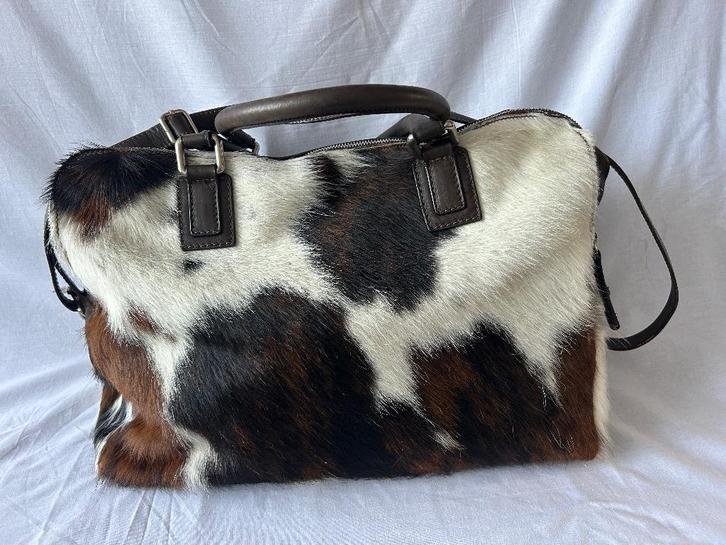 Geweldige grote leren weekend - schoudertas met koeien look, Sieraden, Tassen en Uiterlijk, Tassen | Schoudertassen, Zo goed als nieuw