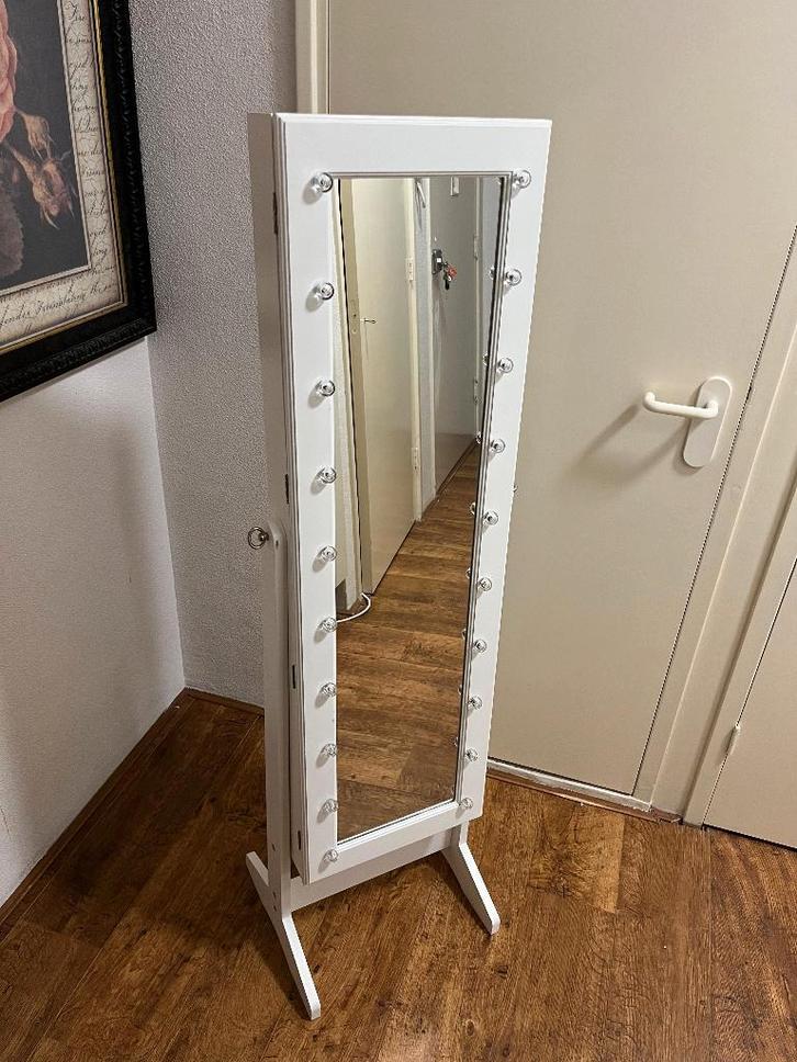 Staande spiegel met LED verlichting & sieradenkast - Wit, Huis en Inrichting, Woonaccessoires | Spiegels, Zo goed als nieuw, Minder dan 50 cm