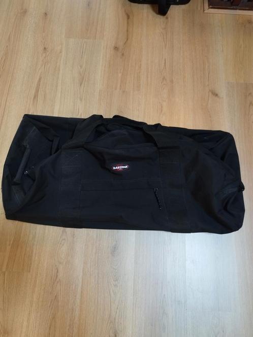 Eastpak Koffer met vielen (groot) 132 L, Sieraden, Tassen en Uiterlijk, Koffers, Zo goed als nieuw, Hard kunststof, 70 cm of meer