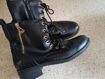 Stoere Mustang veterboots /enkellaarzen m 44 zwart kunstleer beschikbaar voor biedingen