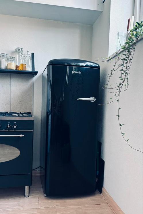 Koelkast hoogglans zwart met vriesvak in SMEG model, Witgoed en Apparatuur, Koelkasten en IJskasten, Gebruikt, Met vriesvak, 200 liter of meer