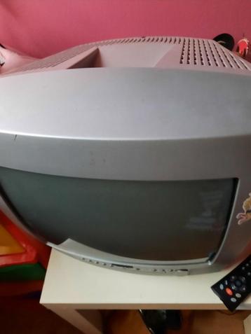 Oude SEC TV met DVD speler beschikbaar voor biedingen