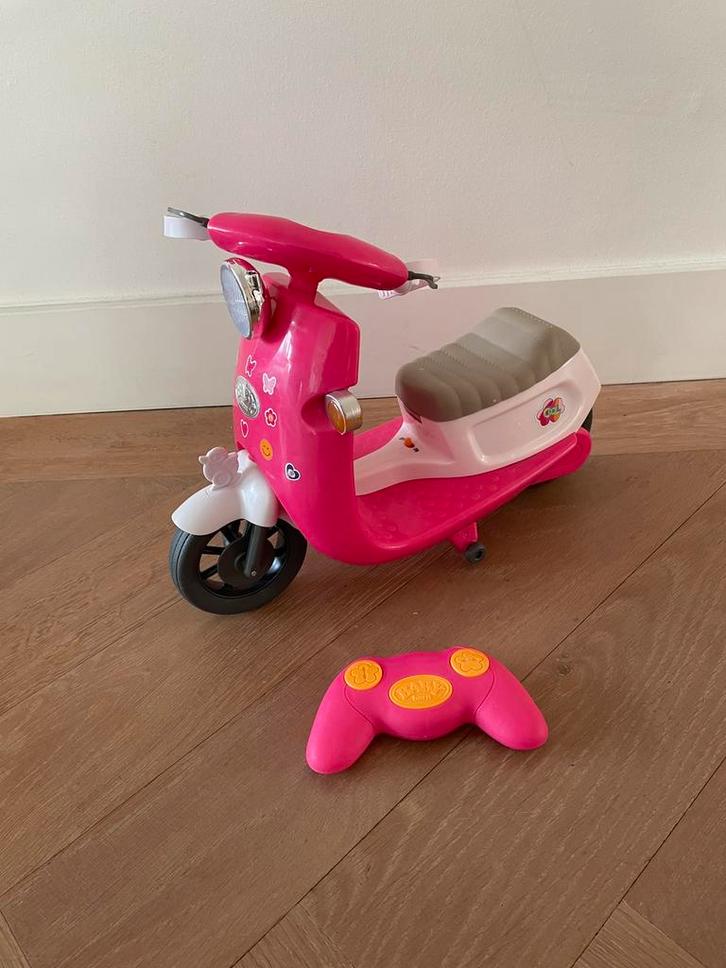 Baby Born roze scooter afstandsbediening lichten babypop, Kinderen en Baby's, Speelgoed | Poppen, Zo goed als nieuw, Babypop, Ophalen of Verzenden