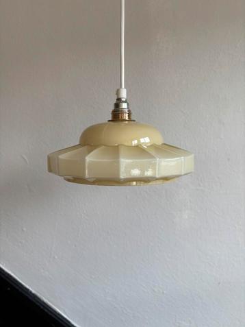 Vintage Frans melkglas geel glazen hanglamp kap art deco beschikbaar voor biedingen