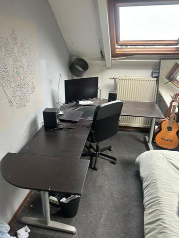 Groot L-vormig bureau