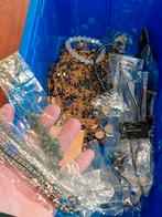 Bak vol Hematiet edelsteen sieraden slechts €10,-, Verzamelen, Mineralen en Fossielen, Ophalen of Verzenden