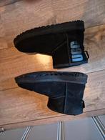 UGG Classic Mini Rubber Logo maat 40, Kleding | Dames, Schoenen, Zwart, Lage of Enkellaarzen, Ophalen of Verzenden, Ugg