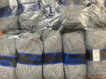 Almonde Cardigan Wol - Grijs beschikbaar voor biedingen