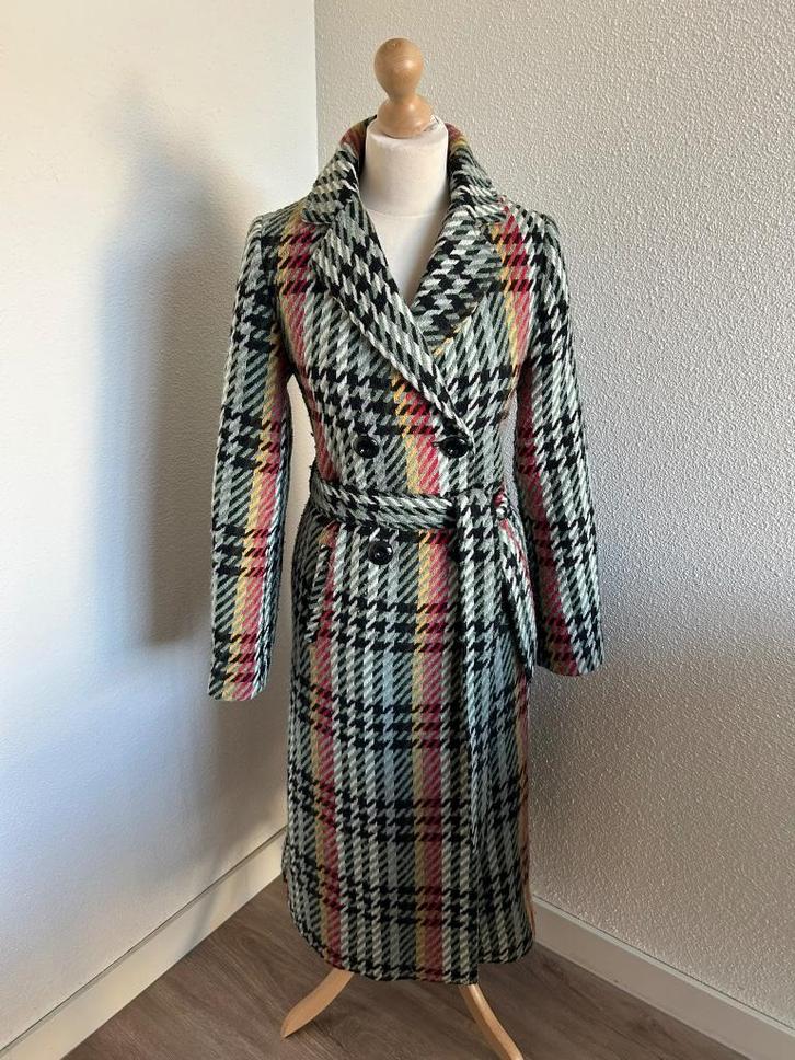 King Louie maat 40 maxi lange gehaakte jas 2520, Kleding | Dames, Jassen | Winter, Zo goed als nieuw, Maat 38/40 (M), Rood, Ophalen of Verzenden