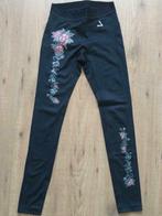 2x Zwart leggin (1 met bloemen) & T-shirt roze - merk Jogha, Kleding | Dames, Sportkleding, Jogha, Maat 34 (XS) of kleiner, Ophalen of Verzenden