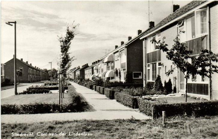 Sliedrecht, Cort van der Lindenlaan - 1971 gelopen, Verzamelen, Ansichtkaarten | Nederland, Ongelopen, Noord-Brabant, Voor 1920