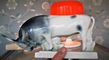 Grijze Rund Stier Gesigneerd Beeldhouwer András Sinkó 1960's beschikbaar voor biedingen