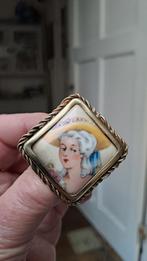 LIMOGES PORSELEINEN PORTRETJE VINTAGE HANDGESCHILDERD, Verzenden, Overige materialen, Broche