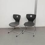2x Verner Panton schoolstoel - grijze kunststof zitting, Ophalen of Verzenden, Wit, Kunststof, Twee