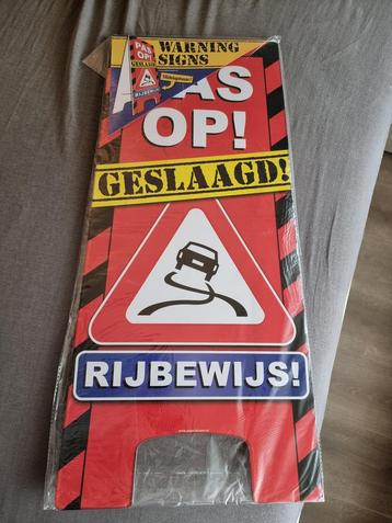 Uitklapbaar bord geslaagd rijbewijs beschikbaar voor biedingen