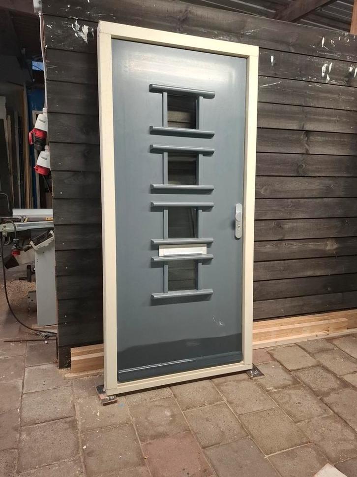 Zo goed als nieuw geïsoleerde voordeur met kozijn, Doe-het-zelf en Verbouw, Deuren en Horren, Ophalen