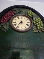 Houten wandklok met Druiven - Nuits Saint Georges Bourgogne, Ophalen of Verzenden, Gebruikt, Analoog, Wandklok