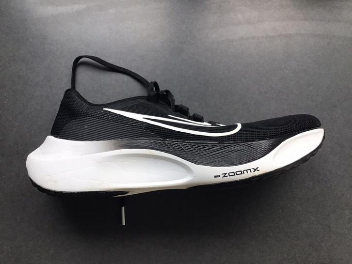 ZGAN: Nike ZoomX Zoom Fly 5, 42.5/10.5, valt als 41, Sport en Fitness, Loopsport en Atletiek, Nieuw, Hardloopschoenen, Hardlopen