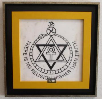 There is no religion higher than truth; unieke wanddecoratie beschikbaar voor biedingen