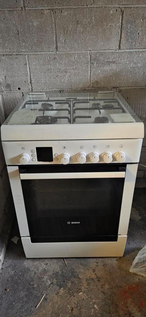 Bosch Fornuis - Kookgedeelte Werkt, Oven Defect, Witgoed en Apparatuur, Fornuizen, Gebruikt, Vrijstaand, Gas, 4 kookzones, 85 tot 90 cm