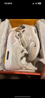Mooie Nike Air Max 1 Pompom 38, Ophalen of Verzenden, Zo goed als nieuw, Beige, Sneakers of Gympen
