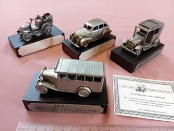 4 tinnen oldtimer miniaturen beschikbaar voor biedingen