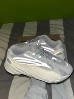 Yeezy 700 V2, Kleding | Heren, Schoenen, Ophalen of Verzenden, Zo goed als nieuw