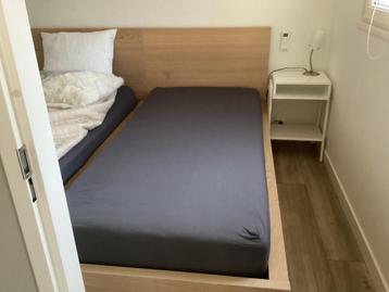 Malm bedden