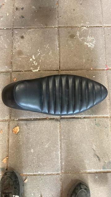 Leuk zadel, voor van Harley?? Of voor zelfbouw.  beschikbaar voor biedingen