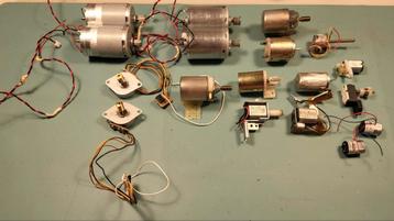 Motoren mini laagspanning. En groot 220V, en schakelaars.  beschikbaar voor biedingen